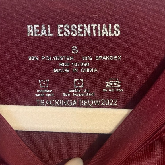 Real Essentials Workout tee - Picture 2 of 3
